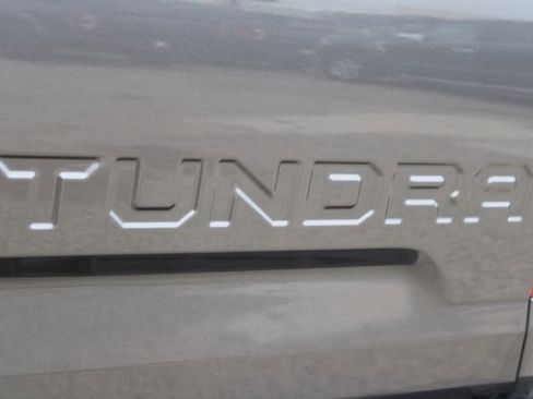 Used 2017 Toyota Tundra Limited w/ Limited Premium Package AWD/4WD image 6