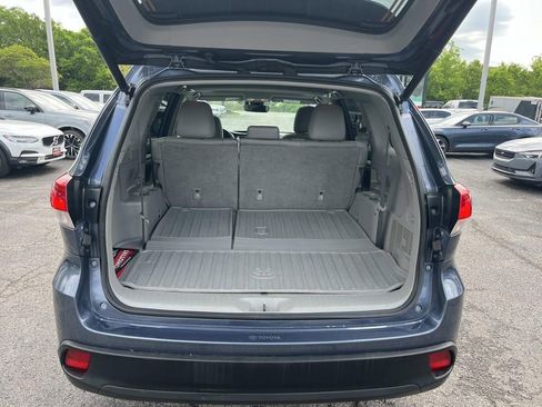 Used 2019 Toyota Highlander XLE AWD/4WD image 12