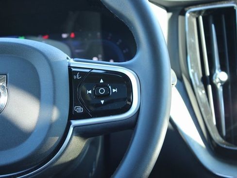 Used 2025 Volvo XC60 B5 Plus image 26