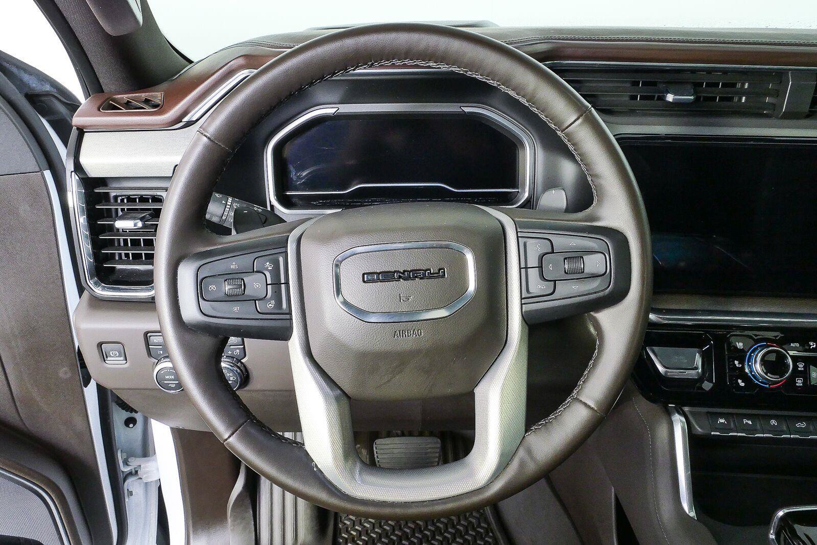 Used 2023 GMC Sierra 1500 Denali w/ Denali Reserve Package AWD/4WD image 10