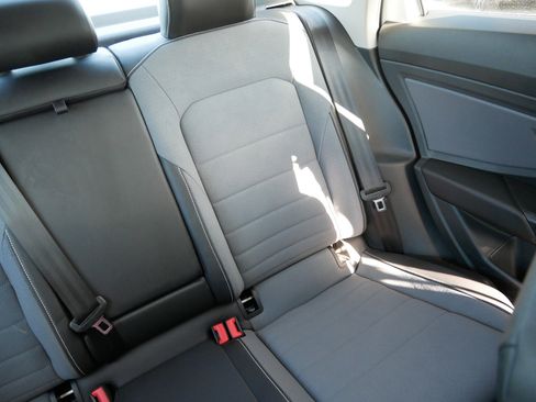 Certified 2025 Volkswagen Jetta SE w/ Sunroof Package image 14