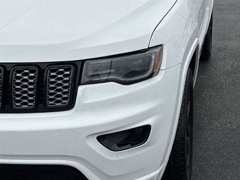 Used 2020 Jeep Grand Cherokee Altitude AWD/4WD image 9