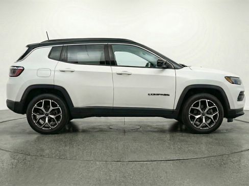 Used 2025 Jeep Compass Limited AWD/4WD image 8