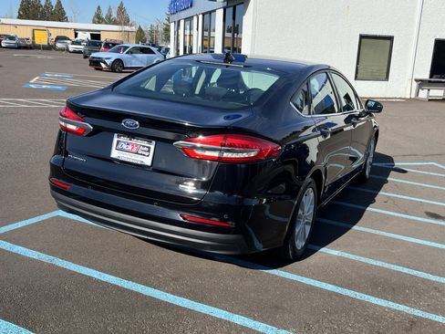Used 2020 Ford Fusion SE image 5