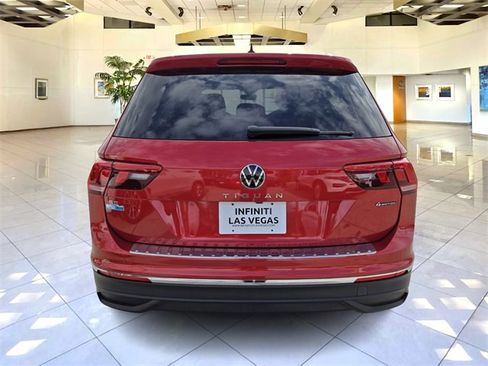 Used 2022 Volkswagen Tiguan SE image 6