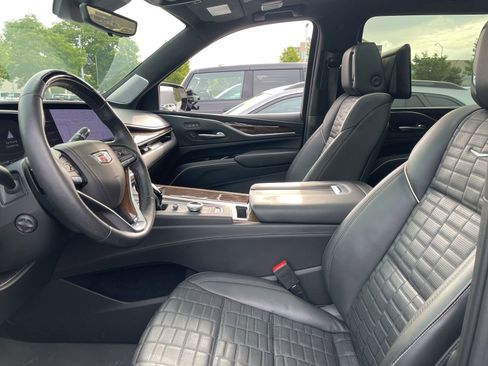 Used 2023 Cadillac Escalade ESV Premium Luxury Platinum w/ LPO, Radiant Package AWD/4WD image 5