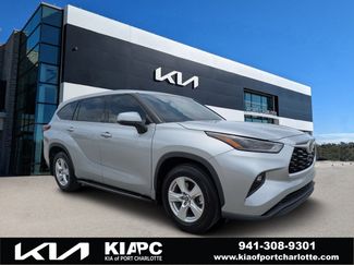 Used 2022 Toyota Highlander LE FWD video 1