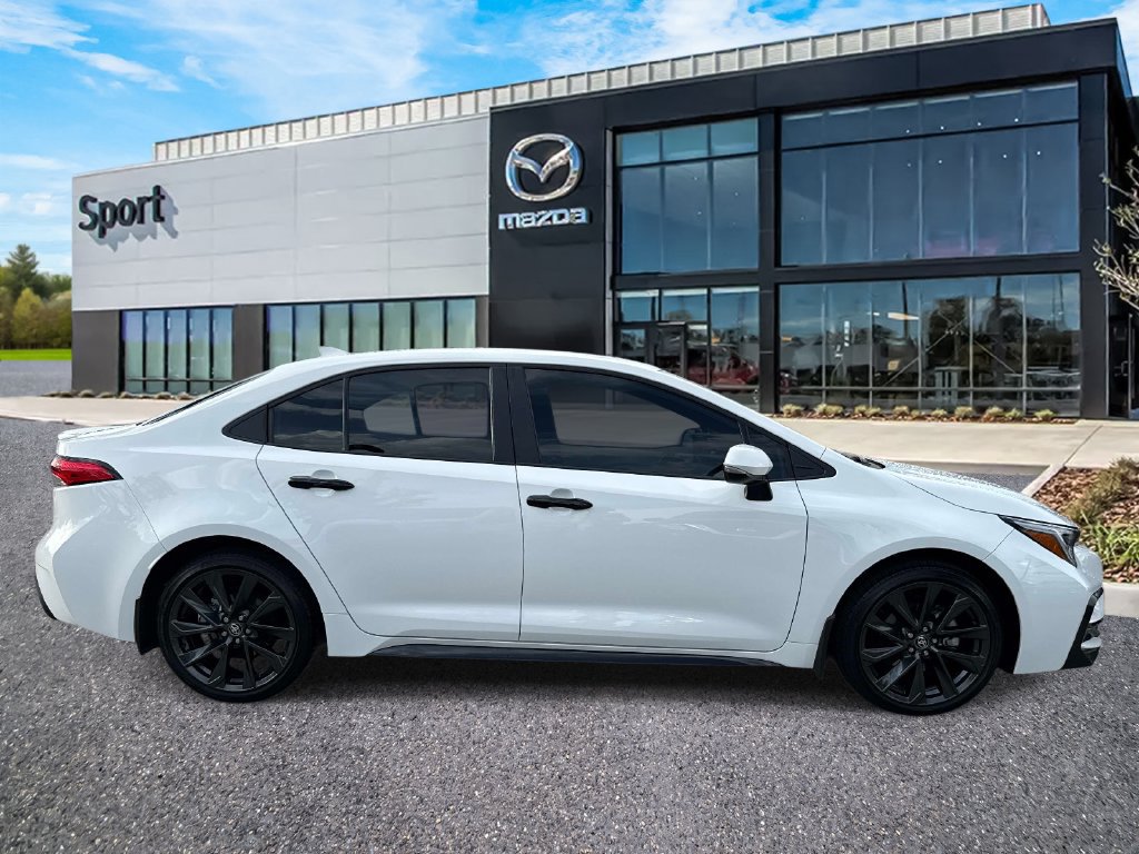 Used 2026 Toyota Corolla SE FWD image 2