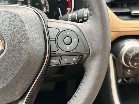 Used 2025 Toyota RAV4 XLE Premium image 27