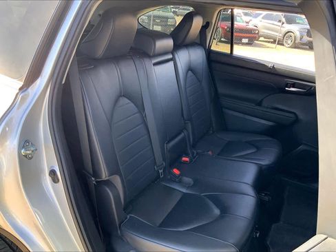 Used 2023 Toyota Highlander XLE image 20