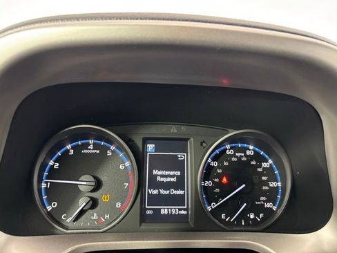 Used 2017 Toyota RAV4 LE AWD/4WD image 14