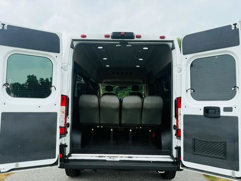 Used 2022 RAM ProMaster 2500 w/ Convenience Group FWD image 11