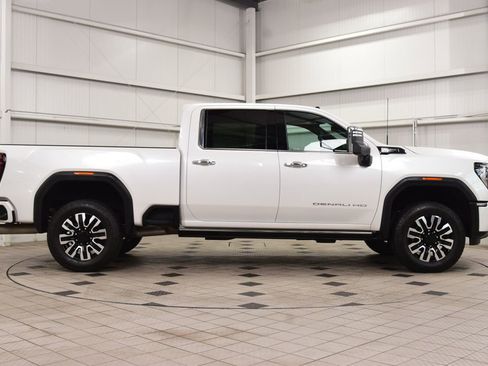 Used 2025 GMC Sierra 2500 Denali Ultimate AWD/4WD image 9