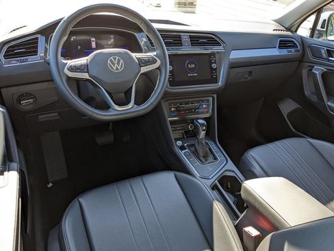 Used 2023 Volkswagen Tiguan SE FWD image 12
