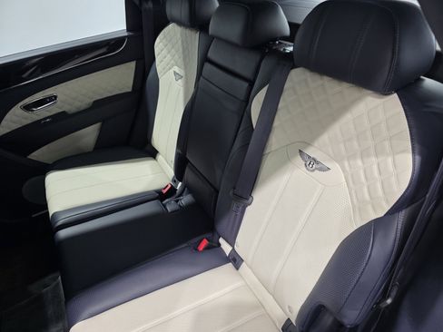 Used 2021 Bentley Bentayga AWD/4WD image 13