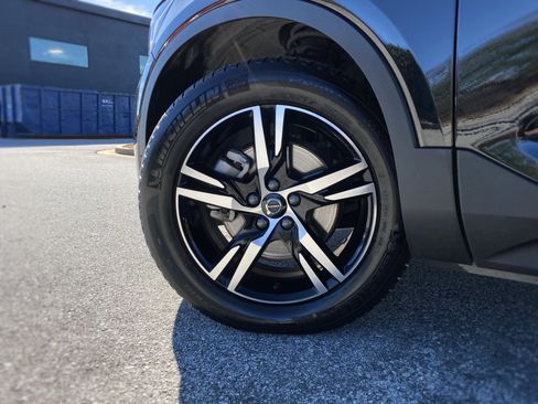 Used 2025 Volvo XC40 B5 Core image 18