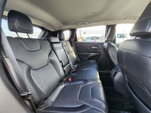 Used 2019 Jeep Cherokee Limited AWD/4WD image 46