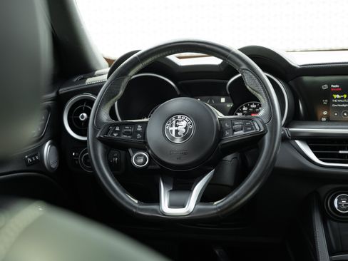 Used 2022 Alfa Romeo Stelvio Ti AWD/4WD image 9