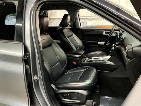 Used 2022 Ford Explorer Limited w/ Equipment Group 301A image 10