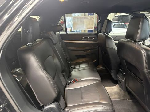 Used 2018 Ford Explorer XLT w/ Equipment Group 202A AWD/4WD image 10