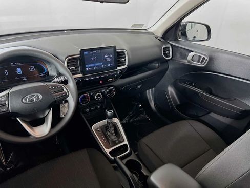Used 2025 Hyundai Venue SE FWD image 22