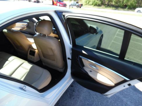Used 2018 BMW 330i xDrive Sedan w/ Premium Package image 21