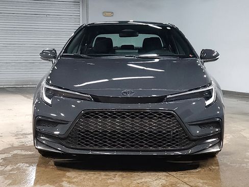 Used 2025 Toyota Corolla SE image 2