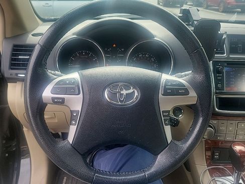 Used 2013 Toyota Highlander Limited AWD/4WD image 21