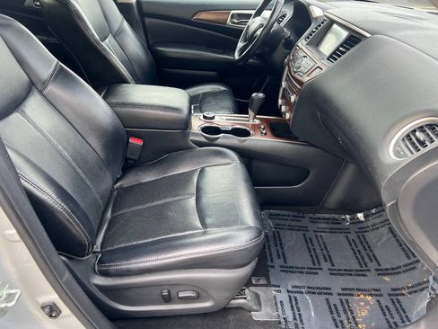 Used 2018 Nissan Pathfinder Platinum AWD/4WD image 30
