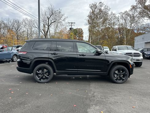 New 2025 Jeep Grand Cherokee L Altitude image 18