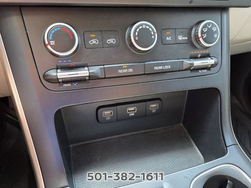 Used 2023 Kia Carnival LX FWD image 28