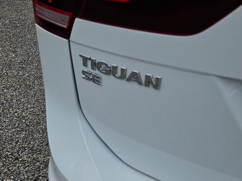 Used 2021 Volkswagen Tiguan SE R-Line AWD/4WD image 12