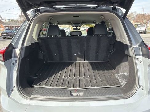 Used 2025 Nissan Rogue SV image 25