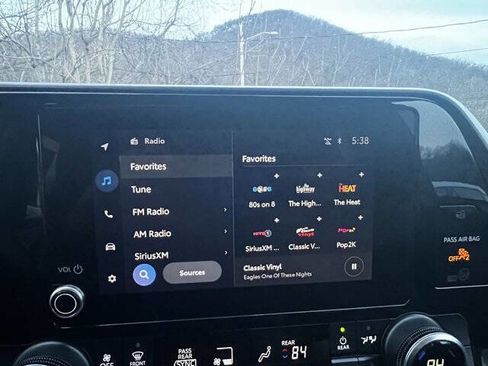 Used 2024 Toyota Highlander AWD image 20