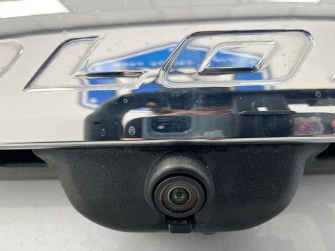 Used 2020 Ford Explorer XLT w/ Equipment Group 202A image 12