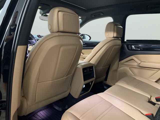 Used 2023 Porsche Cayenne AWD/4WD image 20