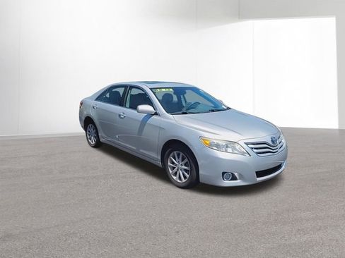 Used 2011 Toyota Camry XLE w/ XLE Extra-Value Pkg #2 FWD image 2