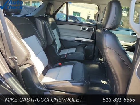 Used 2022 Ford Explorer XLT w/ Equipment Group 202A AWD/4WD image 27