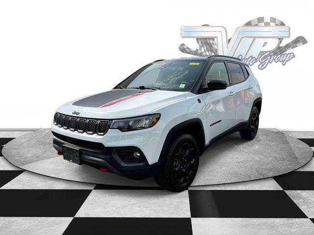 Used 2024 Jeep Compass Trailhawk AWD/4WD image 2