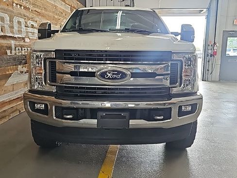 Used 2019 Ford F250 XLT w/ XLT Premium Package AWD/4WD image 3