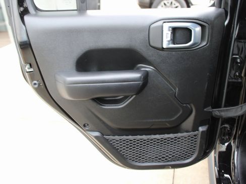 Used 2021 Jeep Gladiator Willys image 19