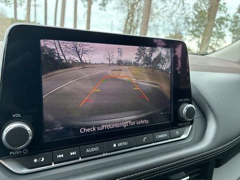 Used 2023 Nissan Rogue S image 33