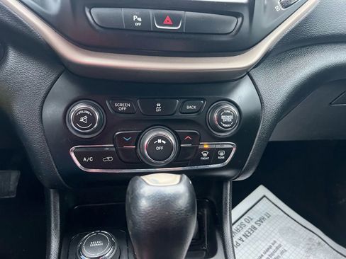 Used 2016 Jeep Cherokee Latitude w/ Safety/Convenience Group image 15