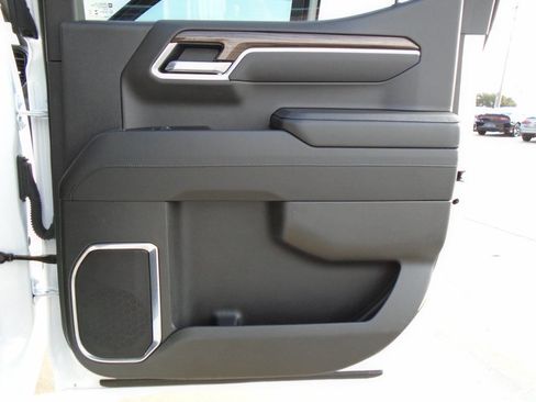 Used 2025 Chevrolet Silverado 1500 LT image 30