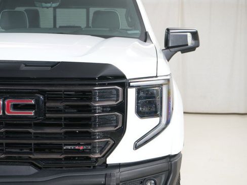 Used 2024 GMC Sierra 1500 AT4X image 10