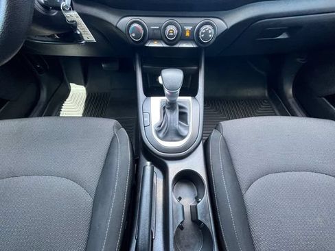 Used 2022 Kia Forte LXS FWD image 3