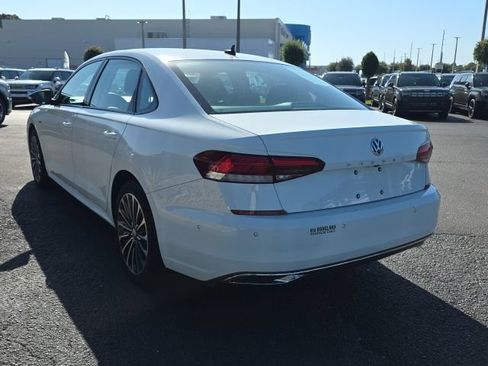 Used 2022 Volkswagen Passat 2.0T FWD image 3