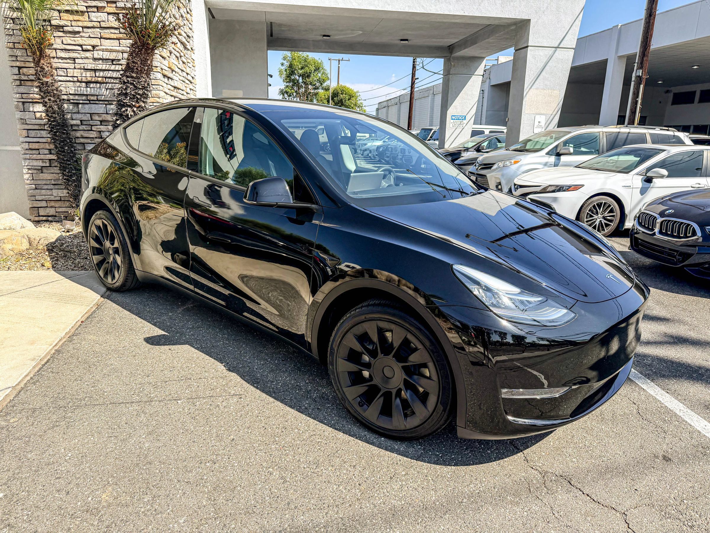 Used 2023 Tesla Model Y Long Range AWD/4WD image 2