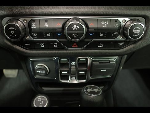 Used 2024 Jeep Wrangler Sport S image 9