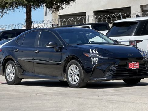 Used 2025 Toyota Camry LE w/ Convenience Package FWD image 10